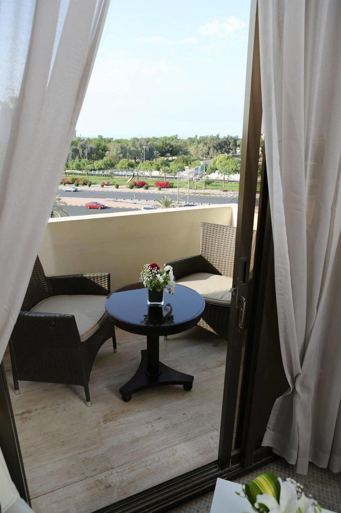 New Park Hotel Кувейт Экстерьер фото